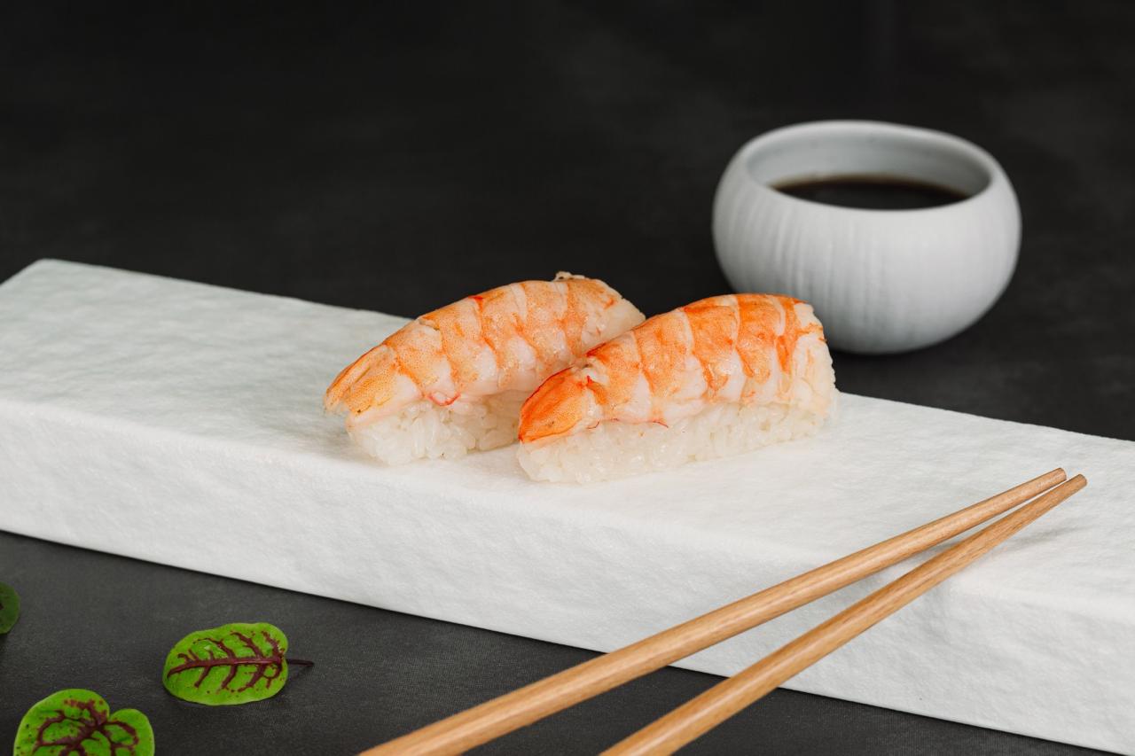 Фото ДВЕ СУШИ С ТИГРОВОЙ КРЕВЕТКОЙ